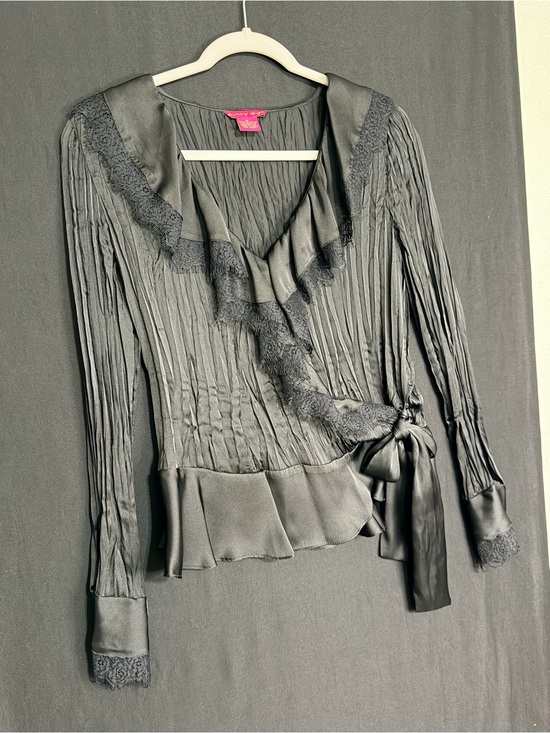Sunny Leigh Tops - Sunny Leigh M Black Satin-Lace Wrap Blouse Ruffle collar Wrinkle pleated texture